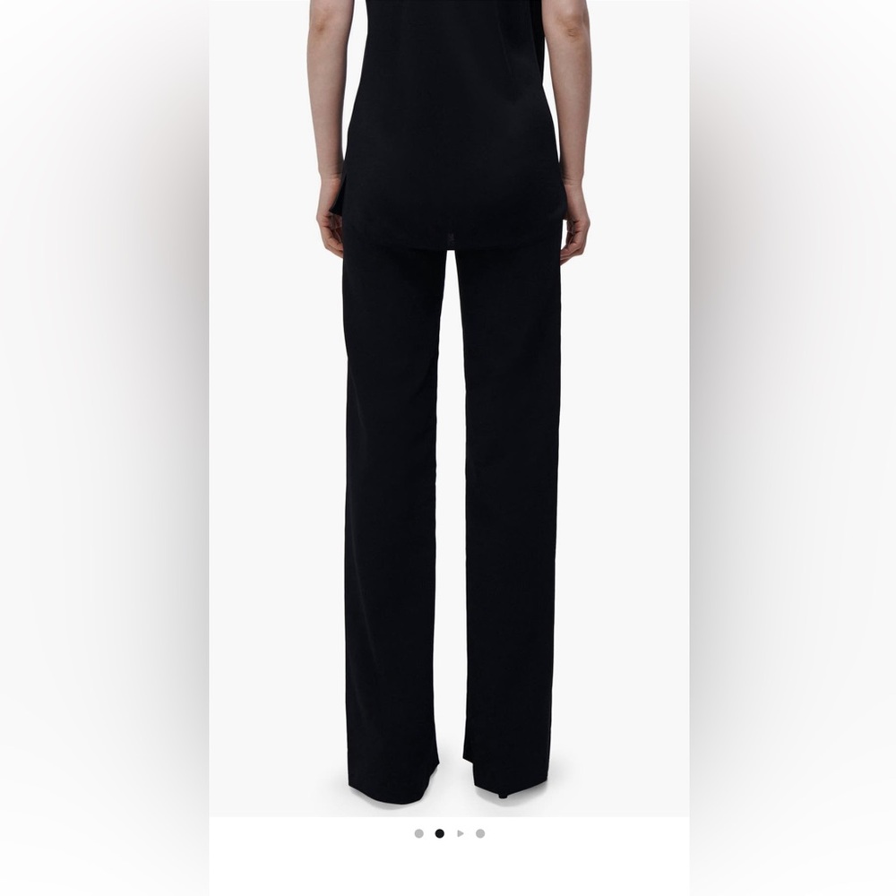 Simkhai
Crepe straight-leg trousers
Size 4
Excellent condition worn once - Picture 2 of 7